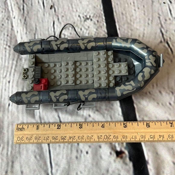 Mega Bloks Call of Duty military Raft - Picture 2 of 6